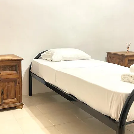 Comfy Central * Sliema