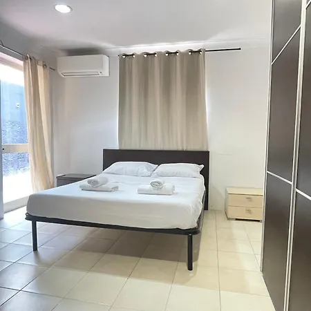 Comfy Central Apartamento Sliema